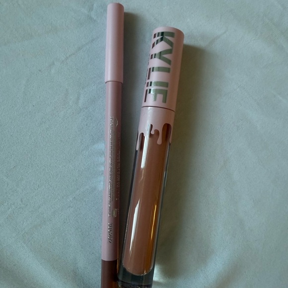 Kylie Jenner Cream Lipstick Matte Finish Makeup - Picture 2 of 4